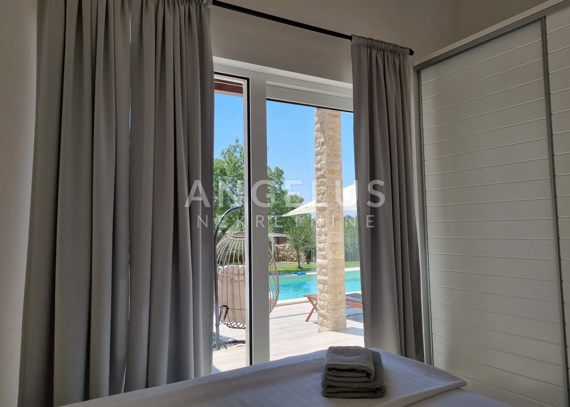 šibenik - moderna vila sa bazenom i okućnicom - slika 10