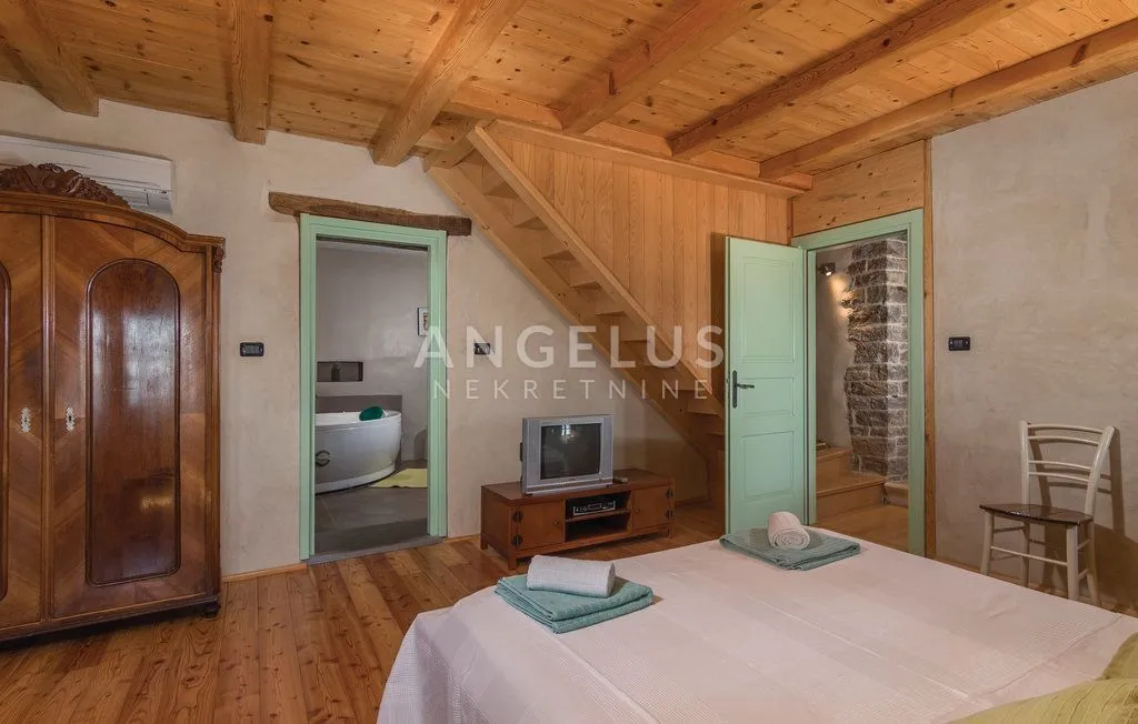 istra, okolica grožnjana - kamena kuća, 180m2, dugoročno! - slika 16