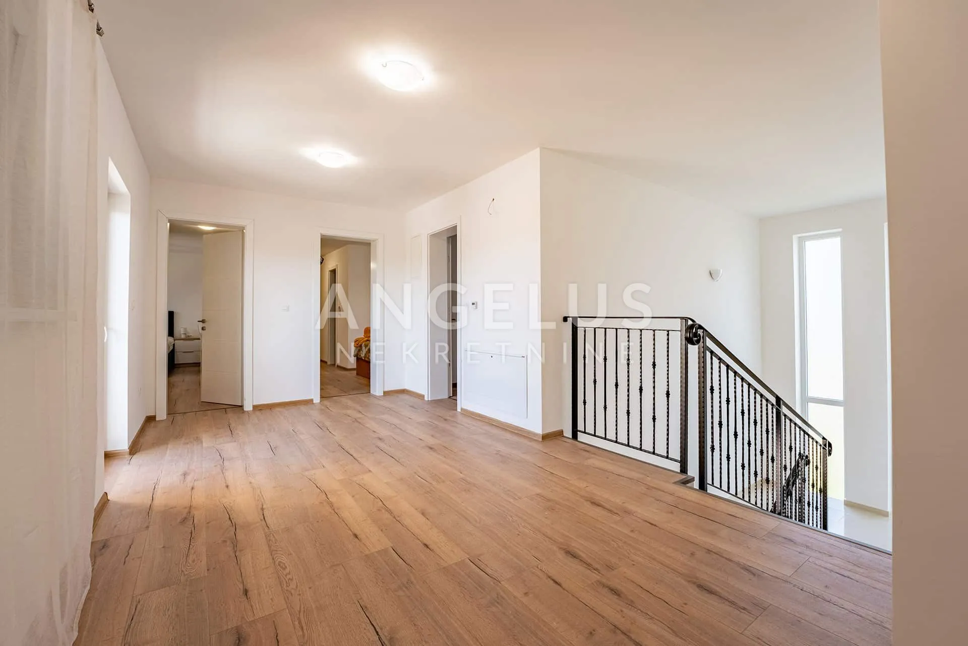 krk, dobrinj - luksuzna vila s bazenom 300m2 - slika 48