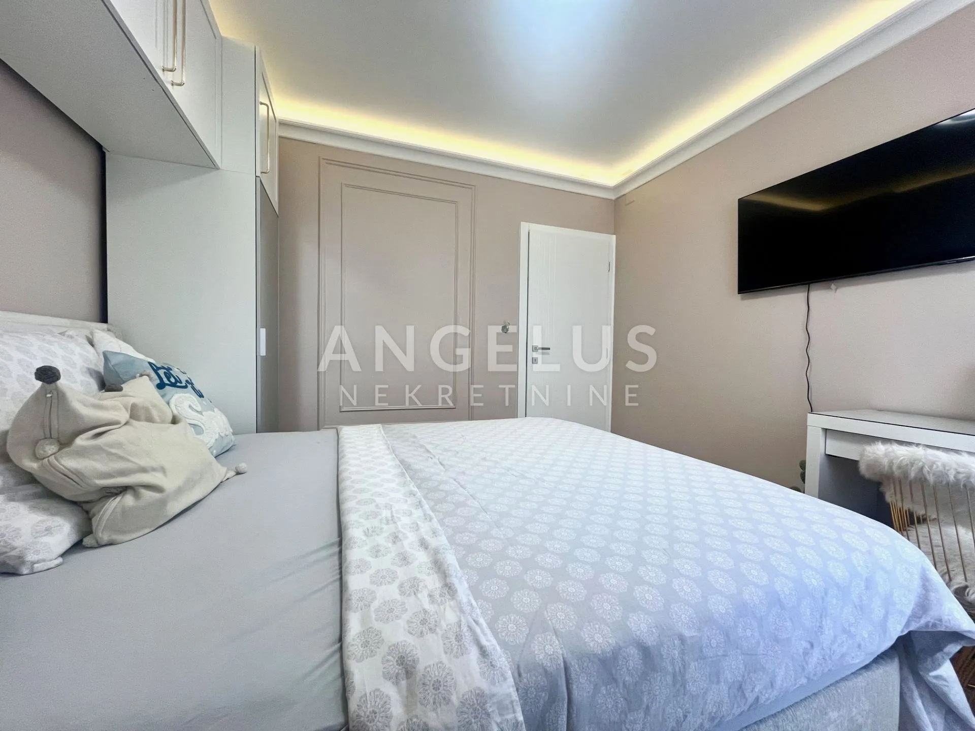 zagreb, gračani - moderna kuća 250m2 s bazenom - slika 21