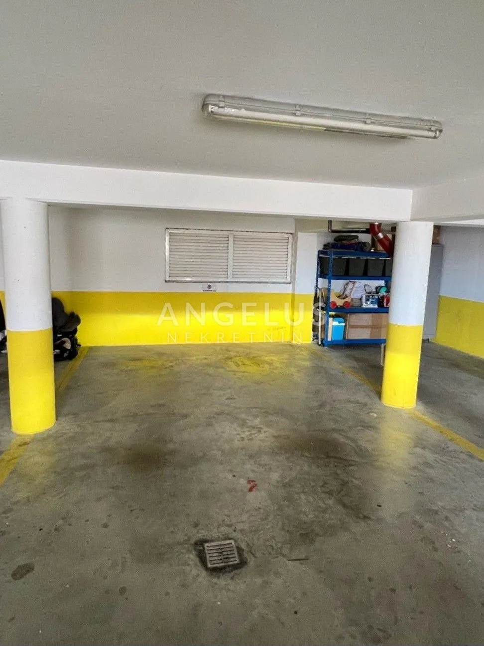 solin - luksuzan namješten dvoetažan stan, parking parking - slika 21