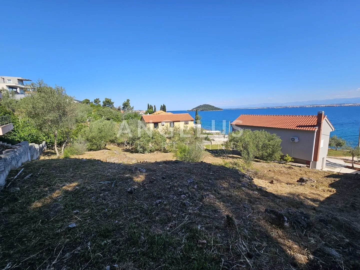 otok ugljan - kali zemljište sa građevinskom dozvolom 30m od mora - slika 2