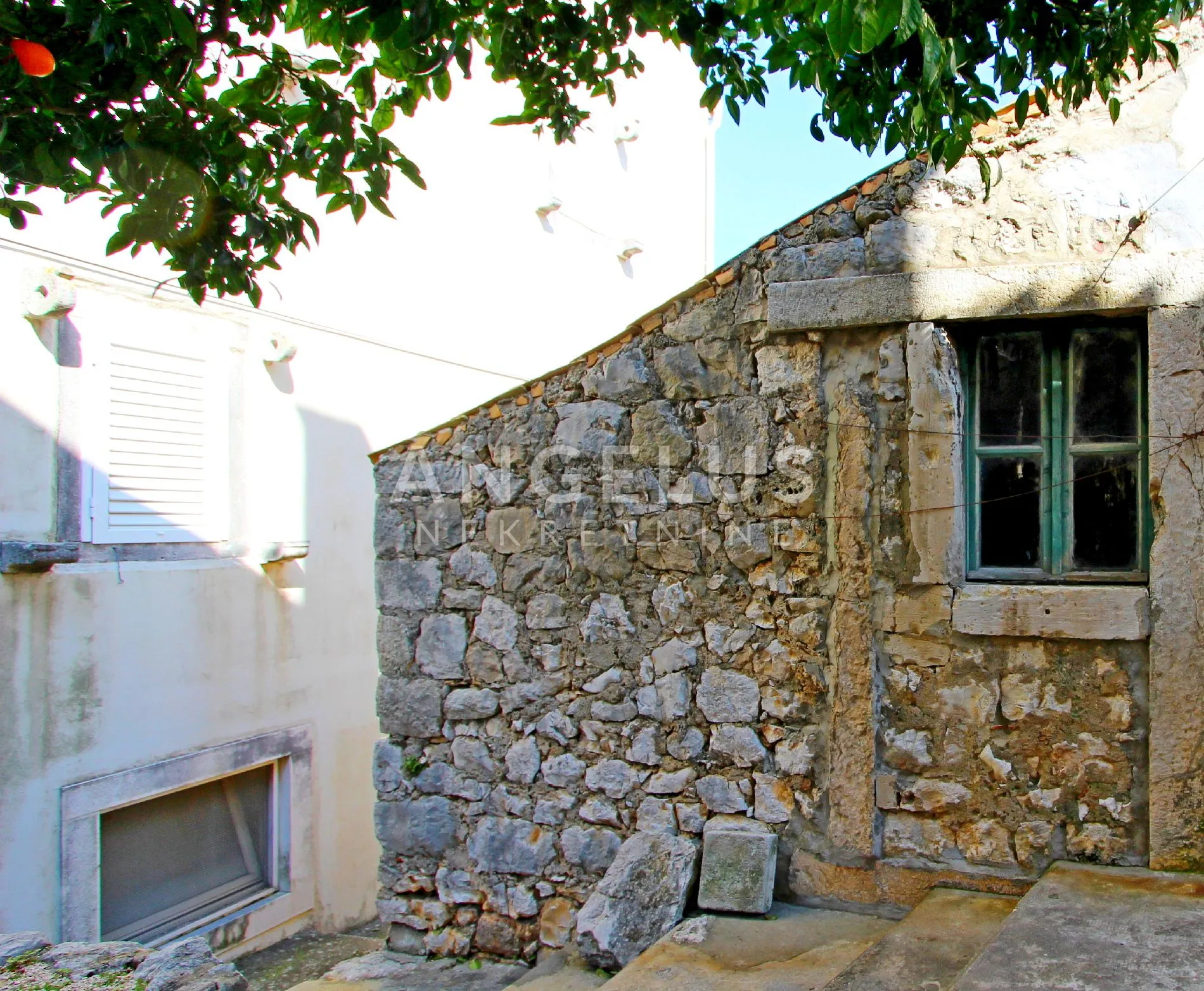 pelješac, mali ston - jedinstvena kuća s mostom ispod zidina, 180 m2. - slika 10