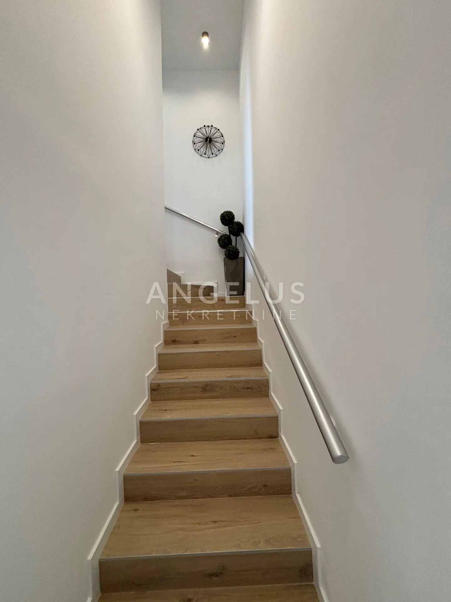 trogir - kompletno namještena kuća s prekrasnim vrtom, 112 m2, dugoročan najam - slika 16