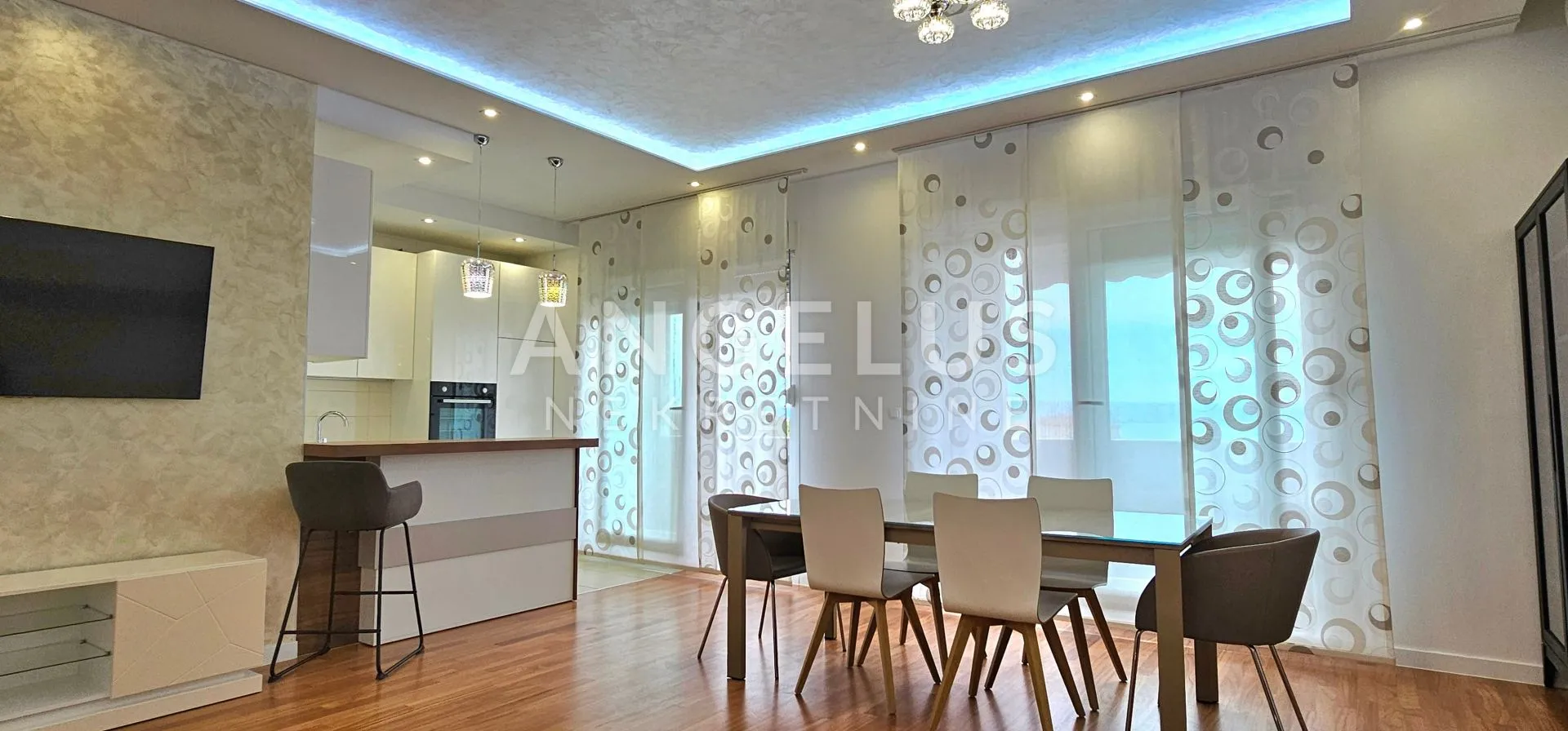 Split, Žnjan - Prostran i luksuzan trosoban stan s pogledom na more, 120 m2, PRODAJA