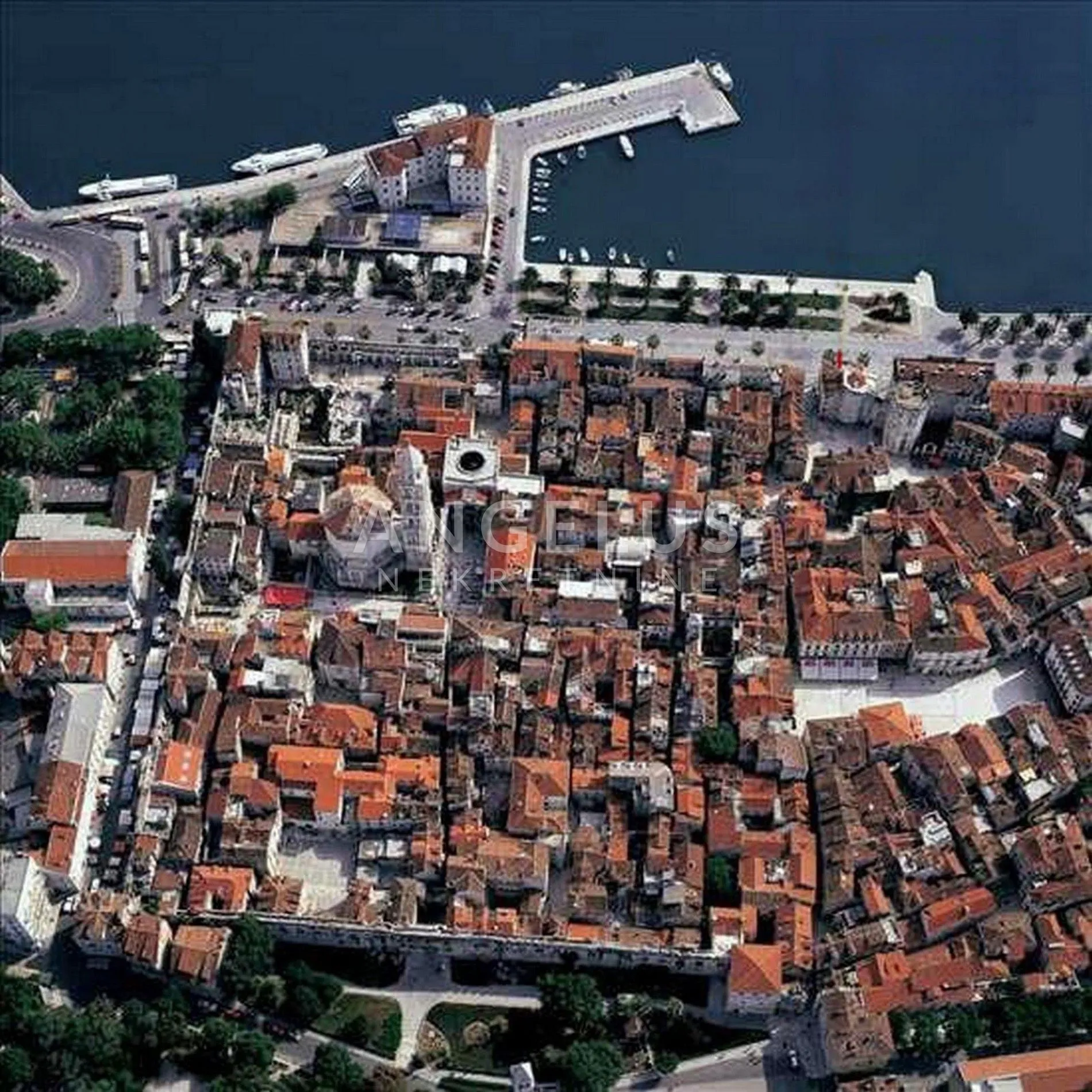 split, centar - prestižan trosoban stan u povijesnoj jezgri splita, prodaja - slika 14