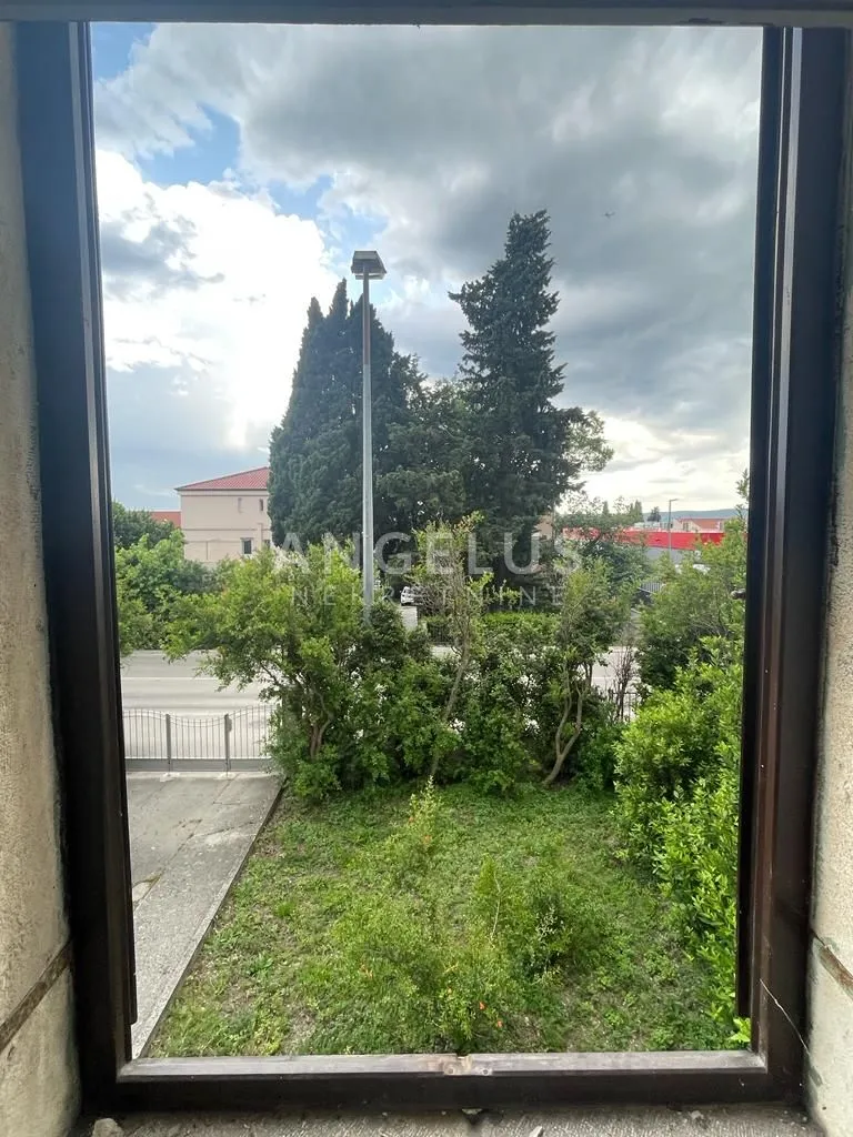 kaštel lukšić - kamena kuća, okućnica i građ. zemljište - slika 11