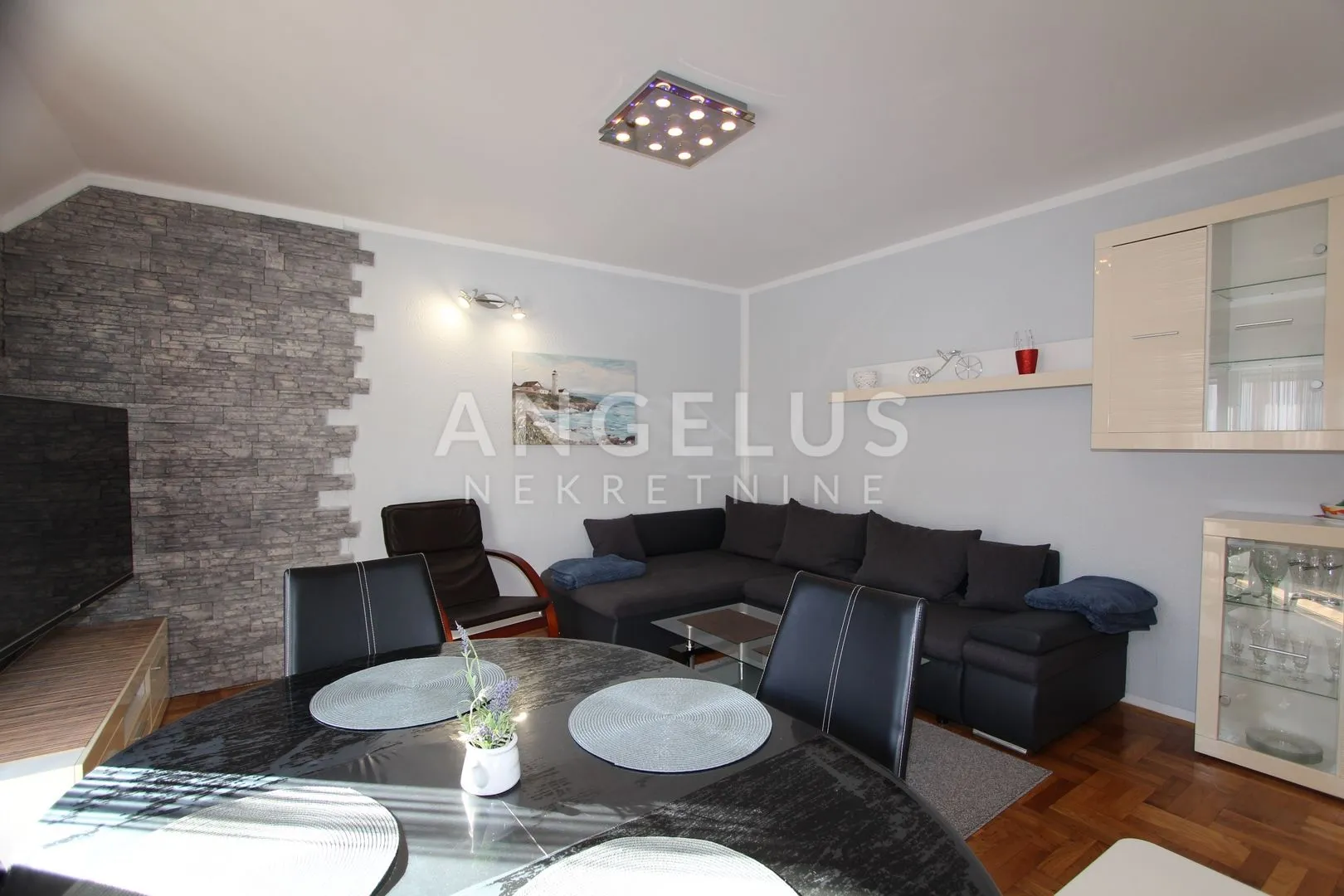 zagreb - dugave lijep trosoban stan 54 m2 - slika 3