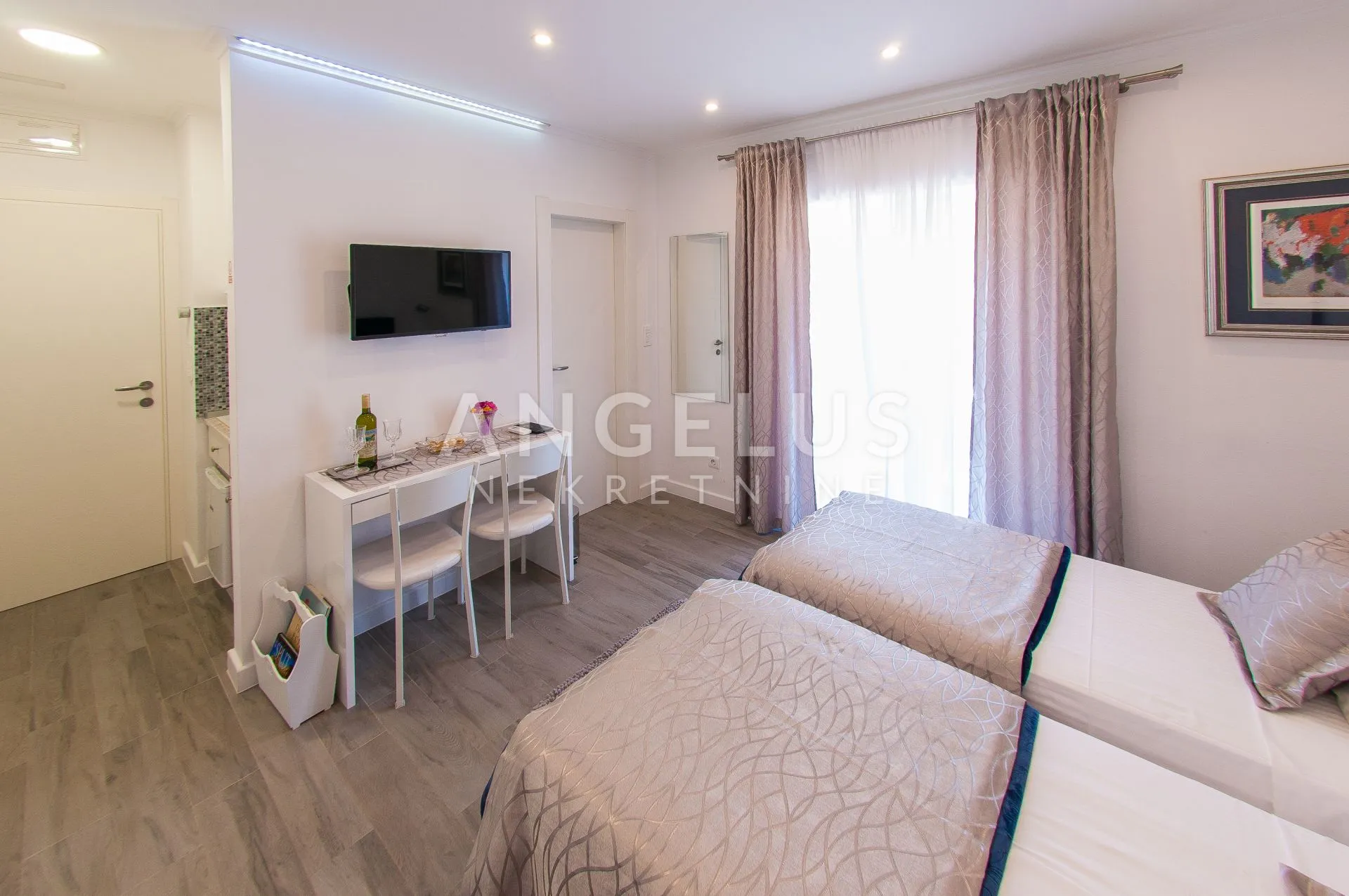 split, centar - uređeni apartmani u dioklecijanovoj palači - slika 13