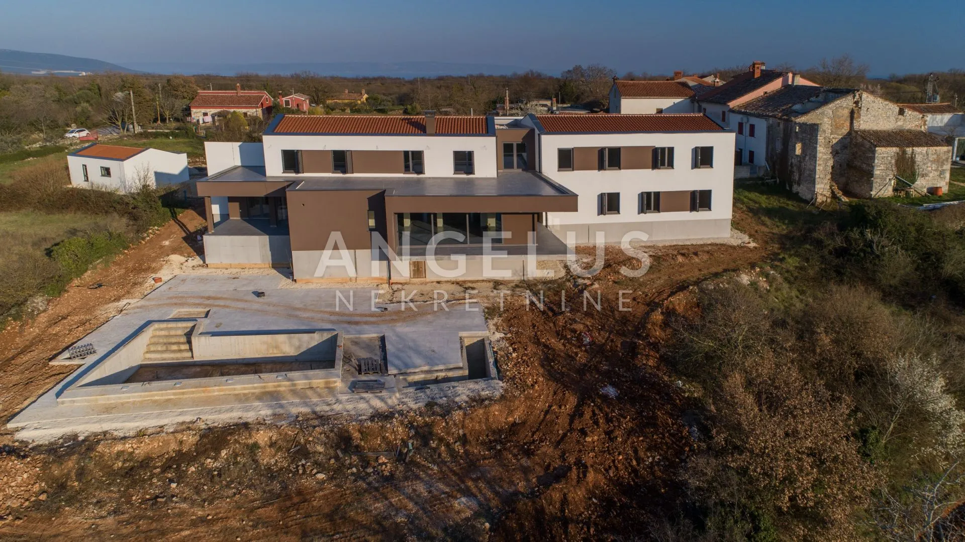 istra, marčana - luksuzna vila na istočnoj obali istre - slika 33