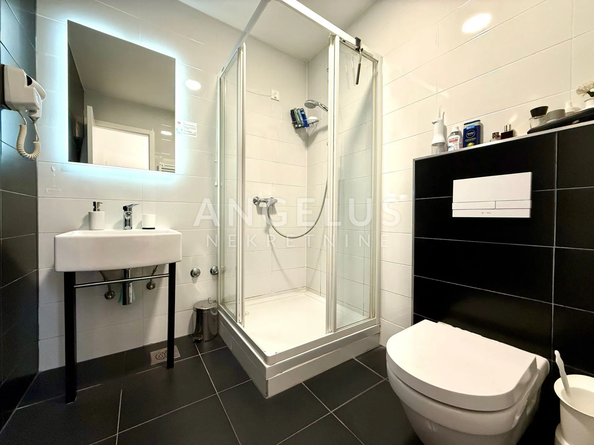zagreb, donji grad - stan 140m2 (6 soba za najam) na prodaju - slika 2