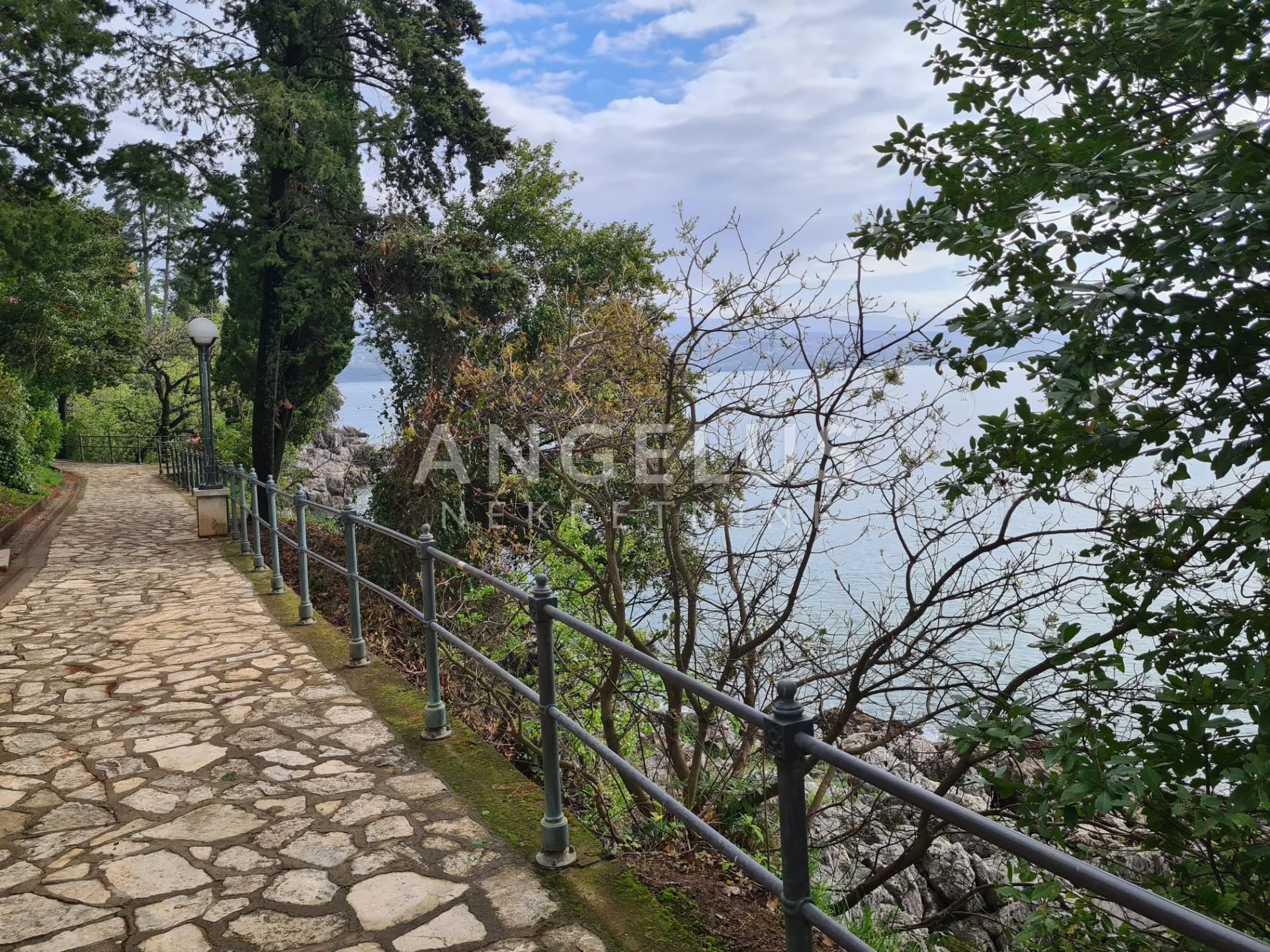 kvarner, opatija - novoizgrađena vila, prvi red do mora - slika 31