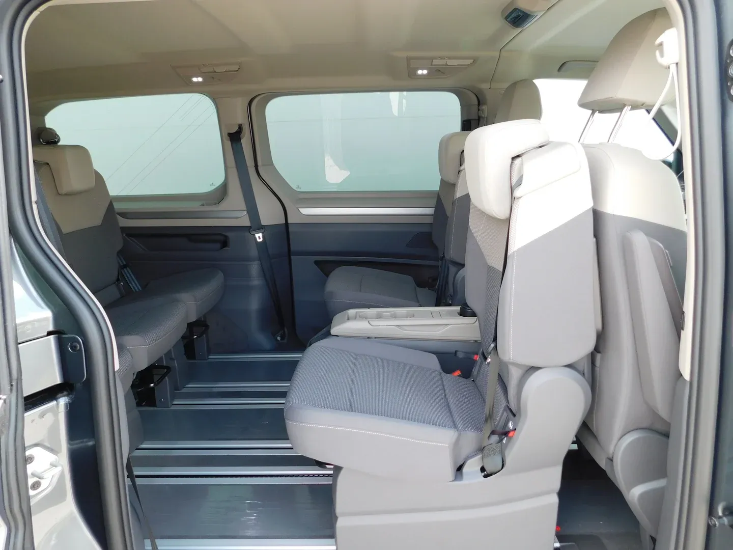 12846 vw multivan 4life l2 2.0 tdi dsg - slika 13
