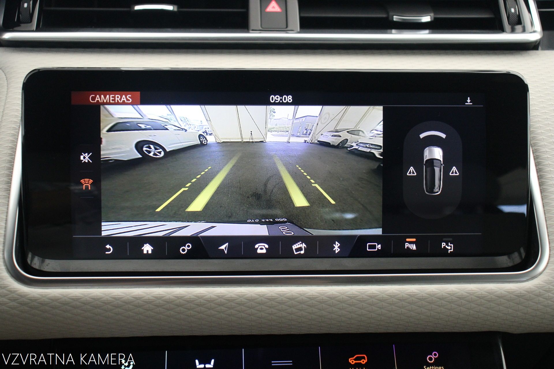land rover range rover velar r-dynamic se 3.0d 4wd a8 300km pano airma - slika 13
