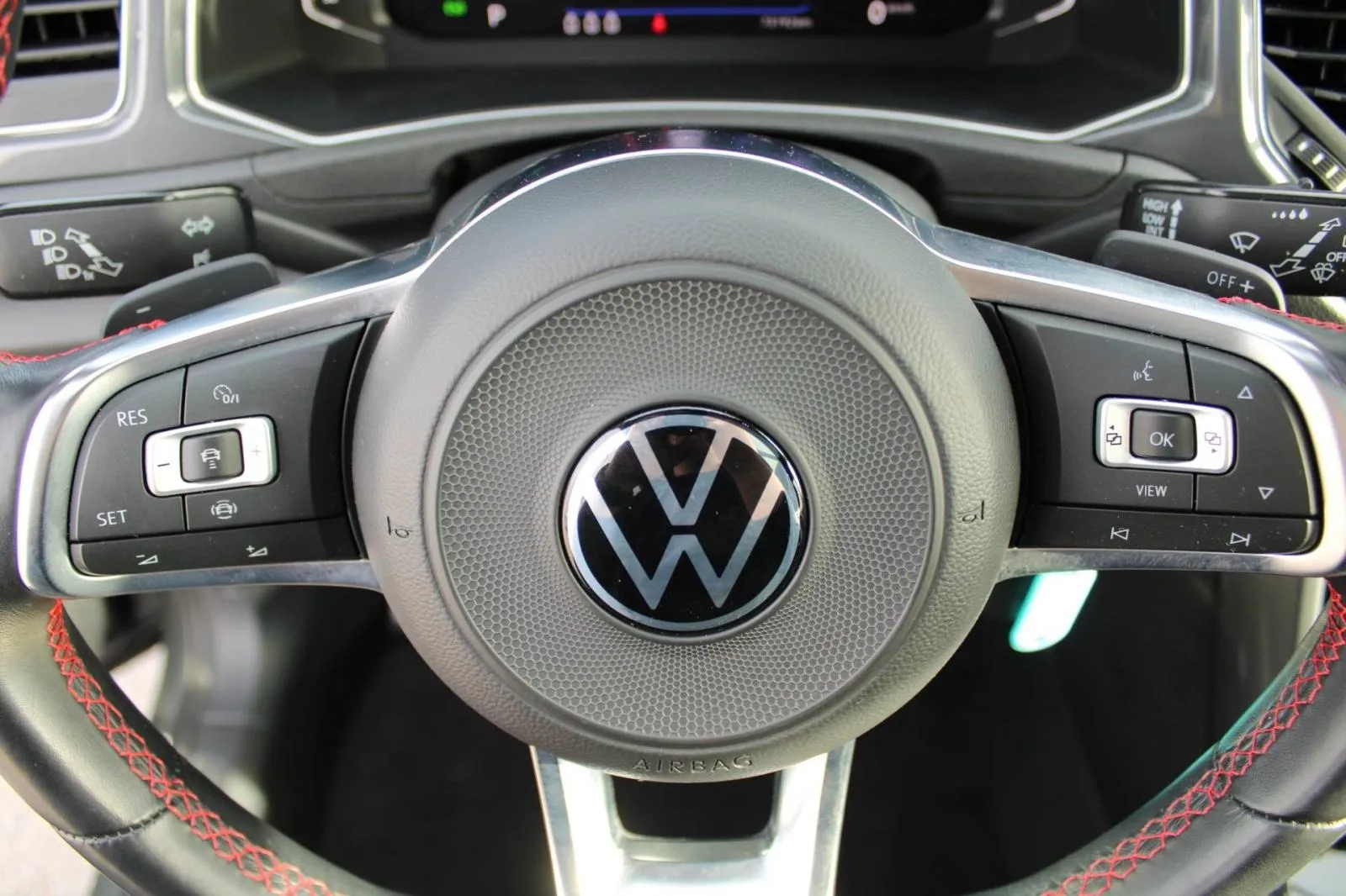 vw t-roc 2.0 tsi dsg 4motion sport *panorama,beats,kamera* - slika 17