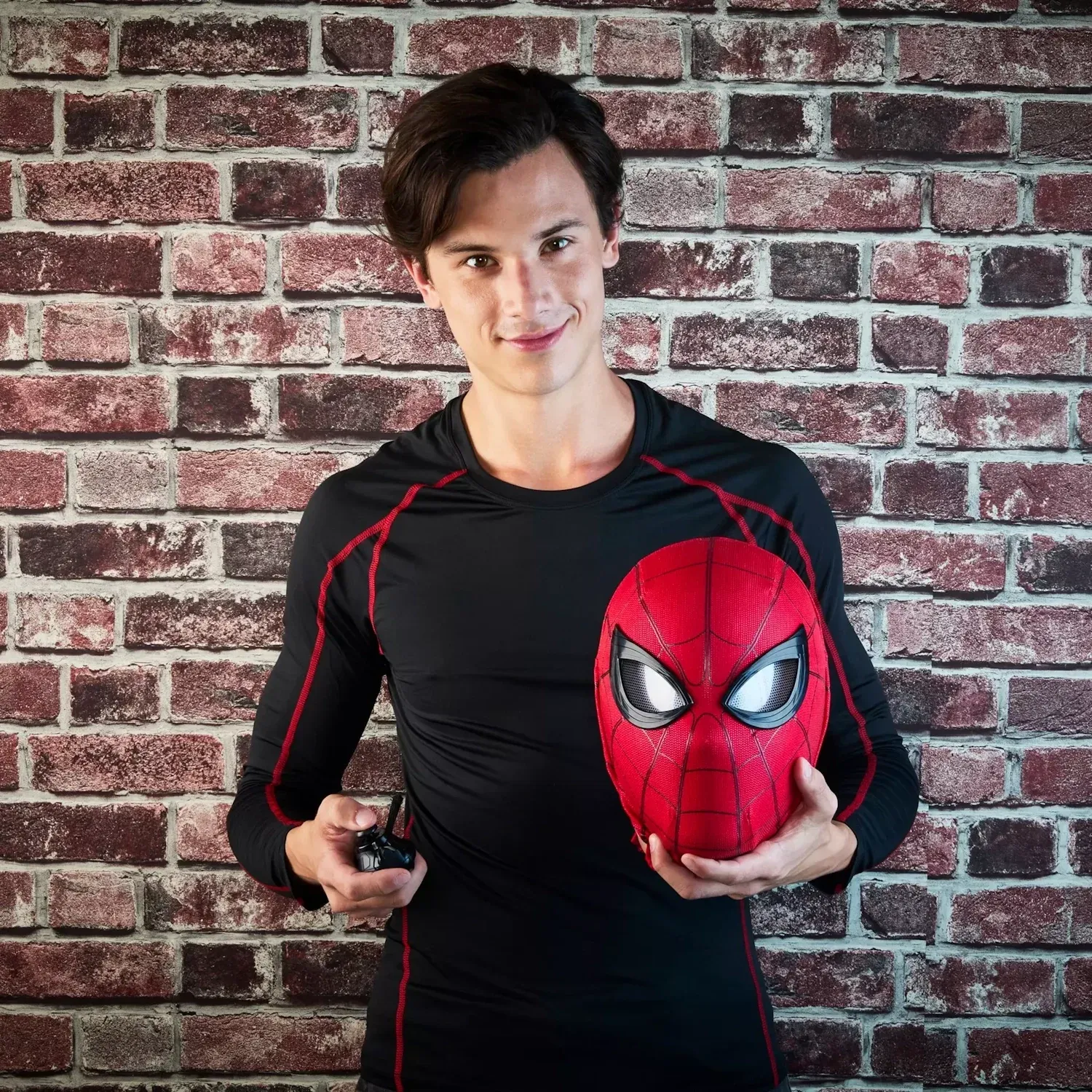 marvel legends series – spider-man electronic expressive mask - slika 6