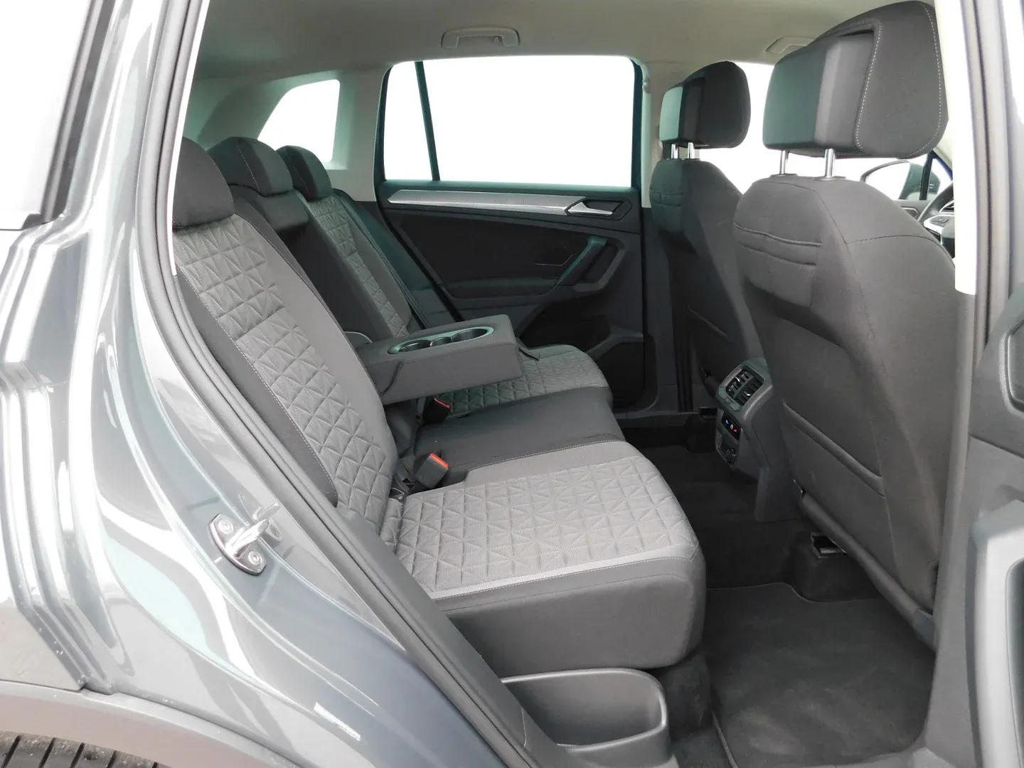 10189 volkswagen tiguan 2.0 tdi life - slika 13