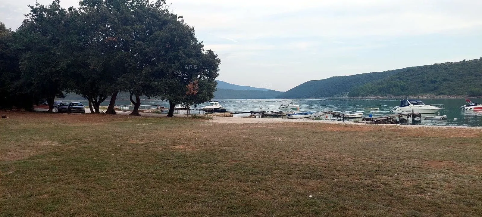 zemljište u malom naselju 3.5 km od mora - slika 13