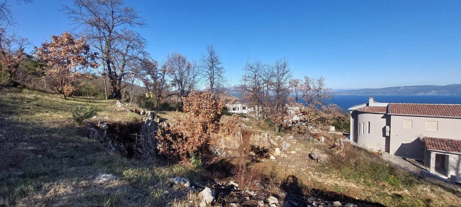 parcela s dozvolom i panoramskim pogledom na more - slika 11