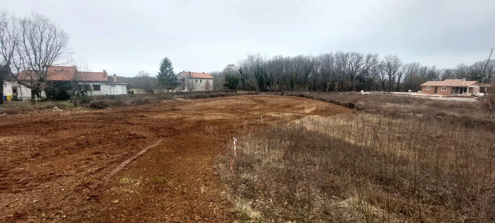 mirna lokacija nedaleko centra - slika 4