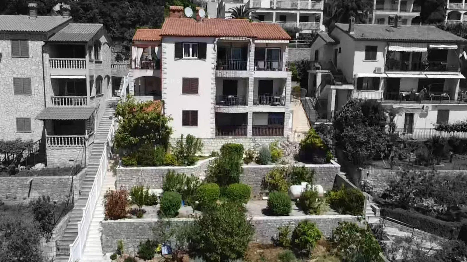 ekskluzivna kuća na 3 etaže i impresivnim pogledom na more - slika 2