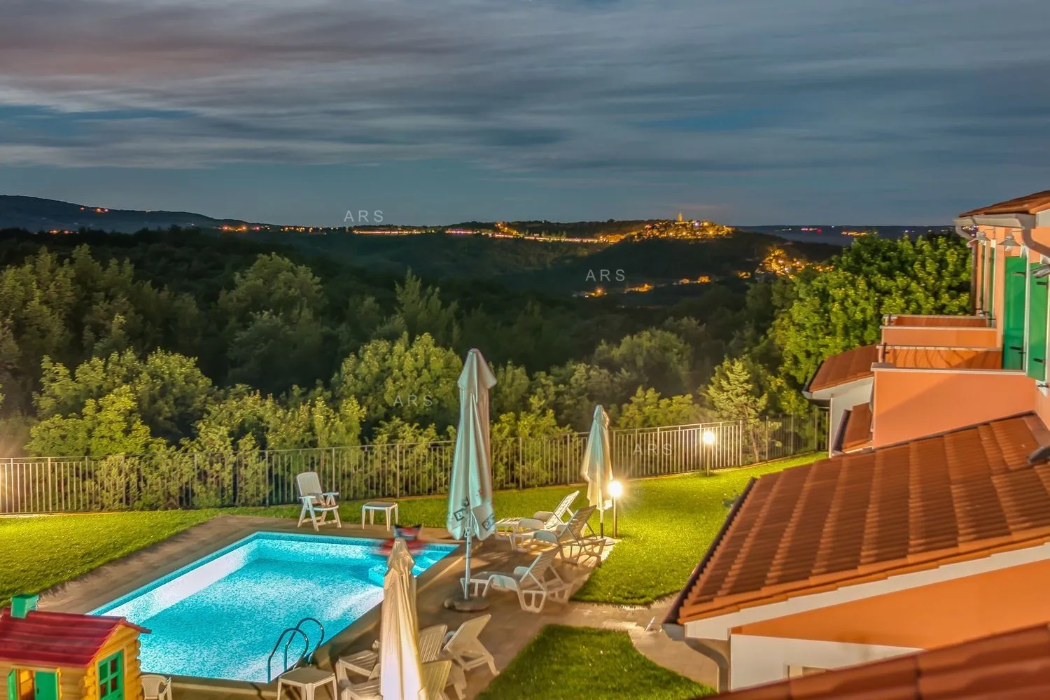 dvojna kuća s bazenom i predivnim panoramskim pogledom - slika 5
