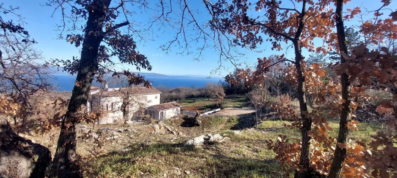 parcela s dozvolom i panoramskim pogledom na more - slika 17