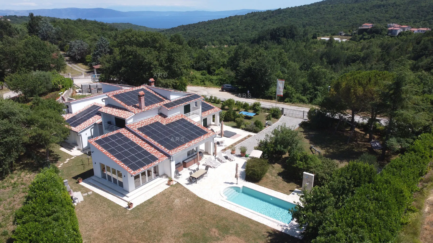 mediteranska rezidencija bezvremenskog luksuza - slika 2