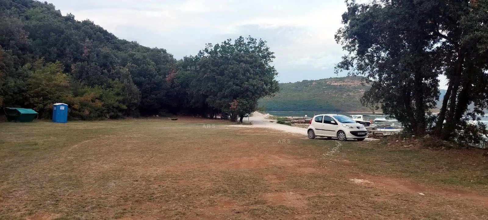 zemljište u malom naselju 3.5 km od mora - slika 4