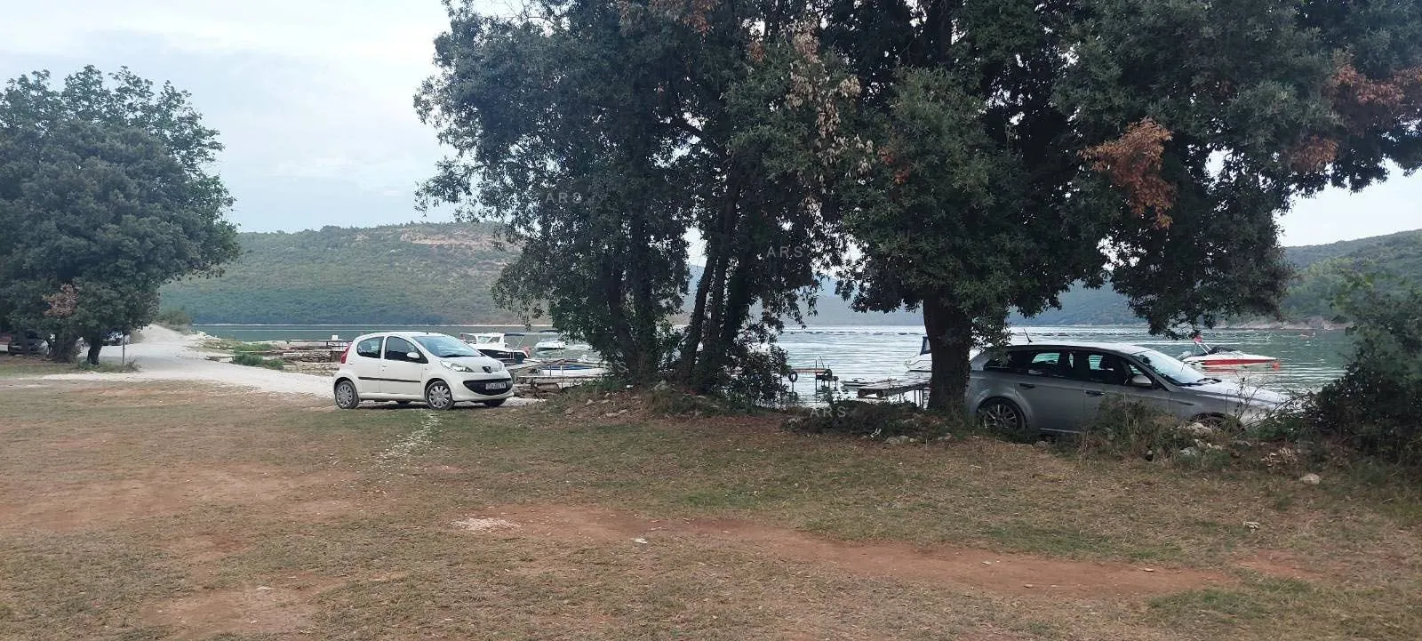 zemljište u malom naselju 3.5 km od mora - slika 3