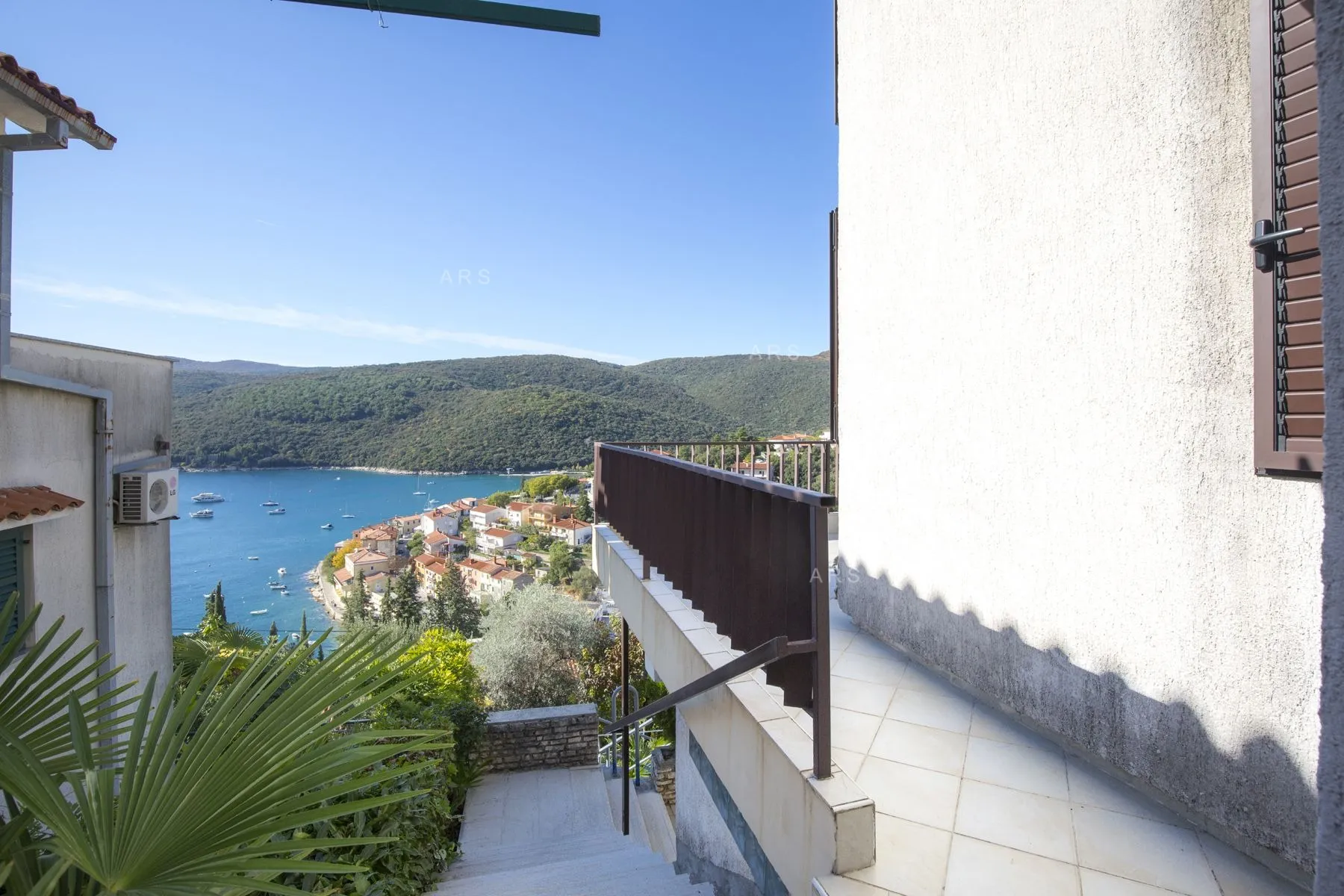 kuća na moru s prekrasnim pogledom na rabački zaljev - slika 3