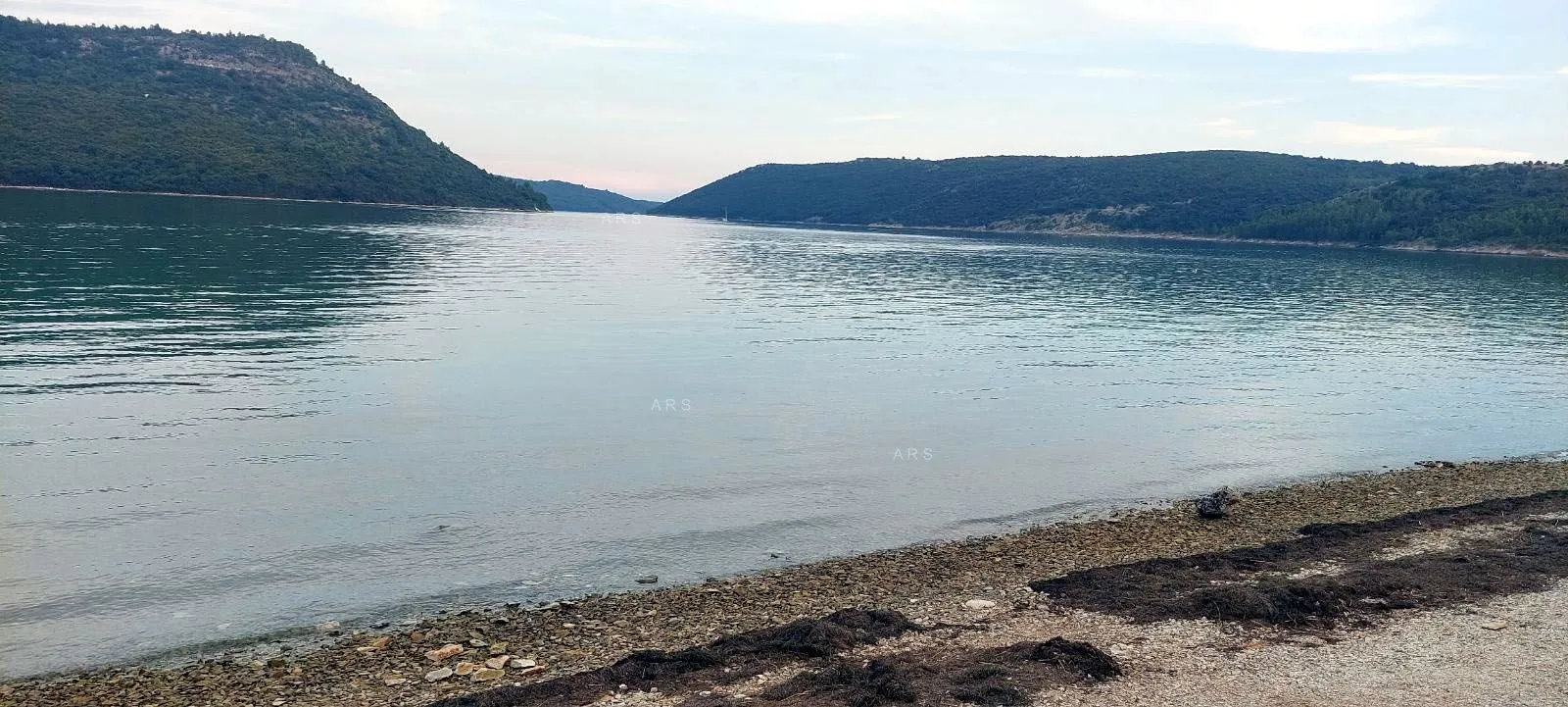 zemljište u malom naselju 3.5 km od mora - slika 16