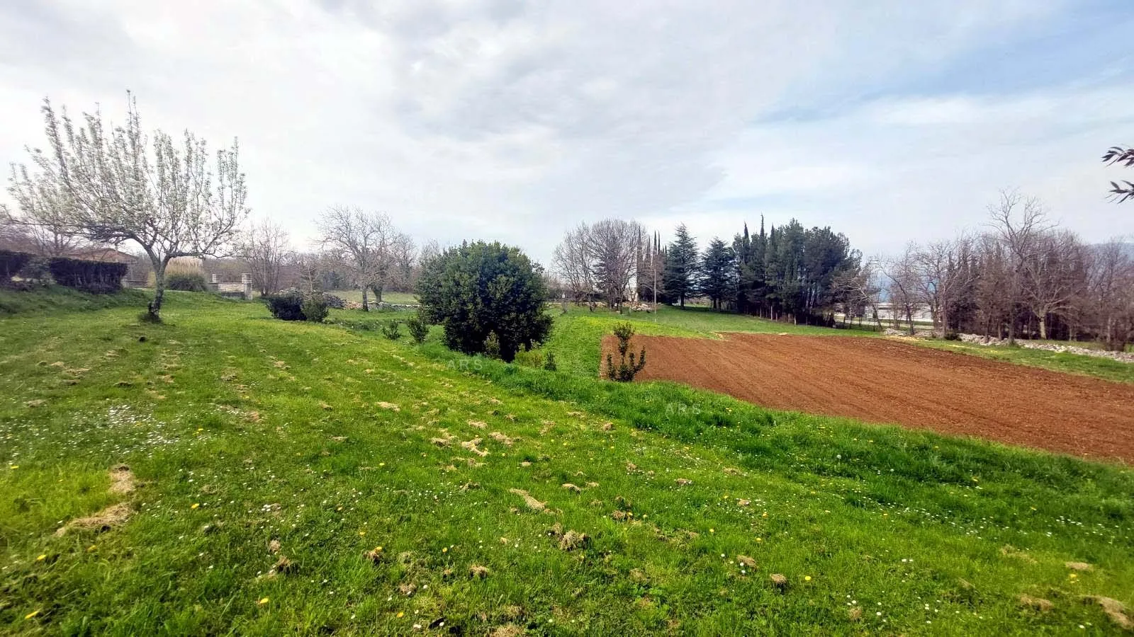 2 parcele okružene prirodom s odličnim pristupom - slika 4