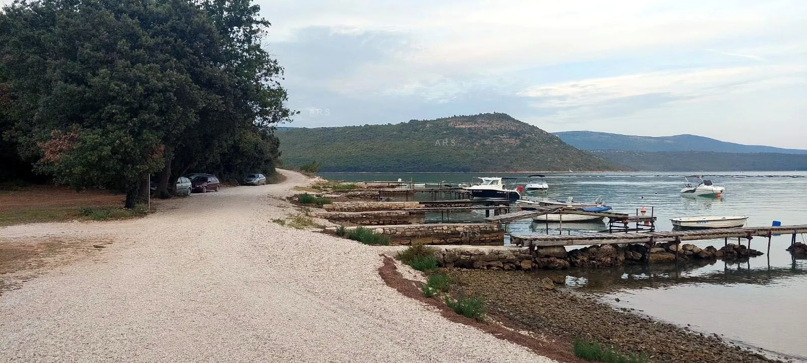zemljište u malom naselju 3.5 km od mora - slika 5