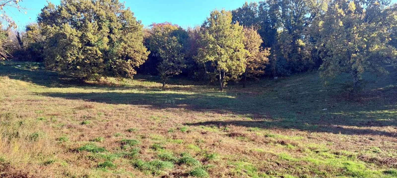 zemljište u malom naselju 3.5 km od mora - slika 19