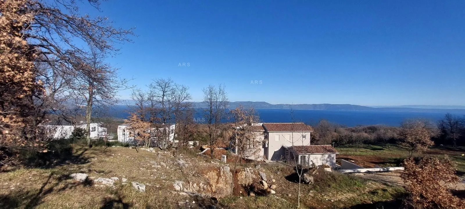 parcela s dozvolom i panoramskim pogledom na more - slika 13