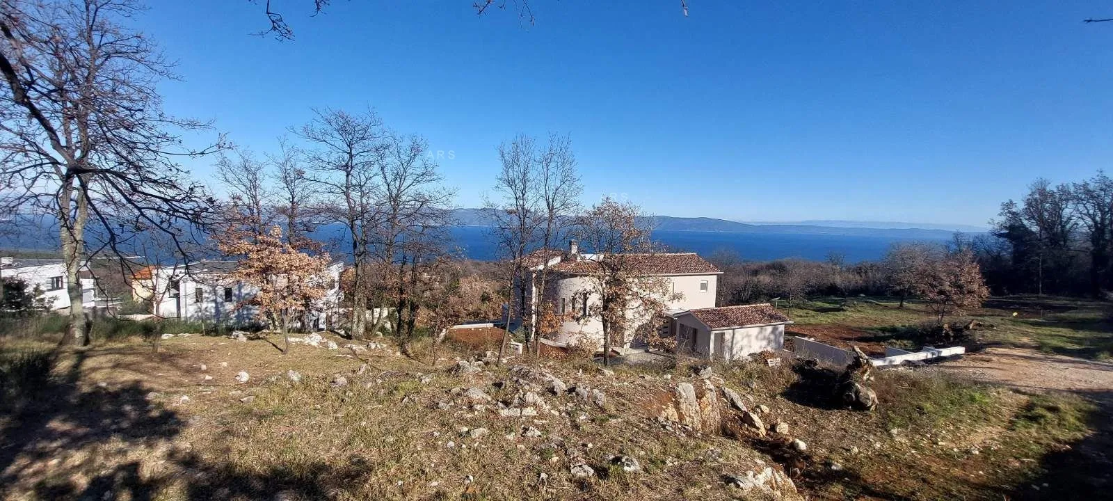 parcela s dozvolom i panoramskim pogledom na more - slika 9