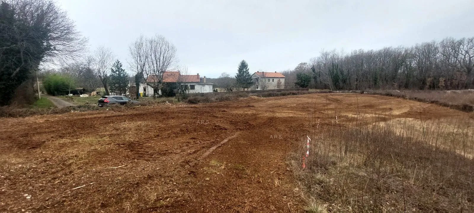 mirna lokacija nedaleko centra - slika 5