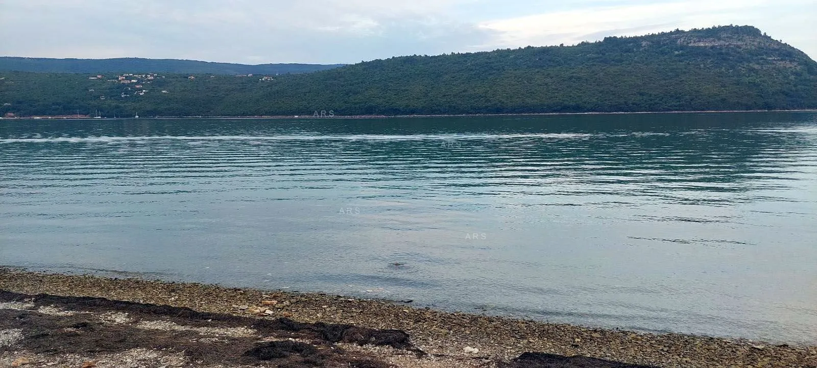zemljište u malom naselju 3.5 km od mora - slika 15