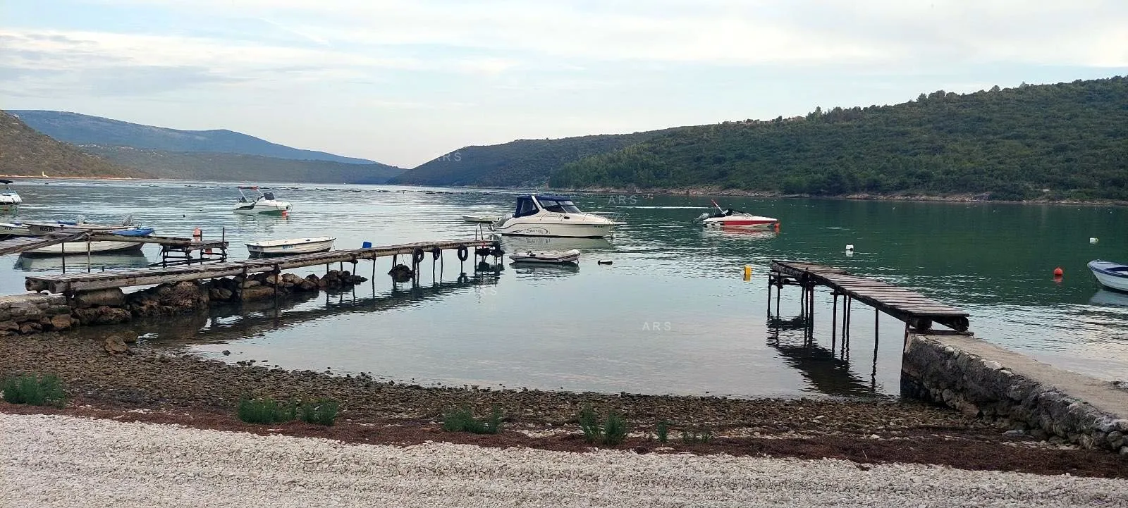 zemljište u malom naselju 3.5 km od mora - slika 2