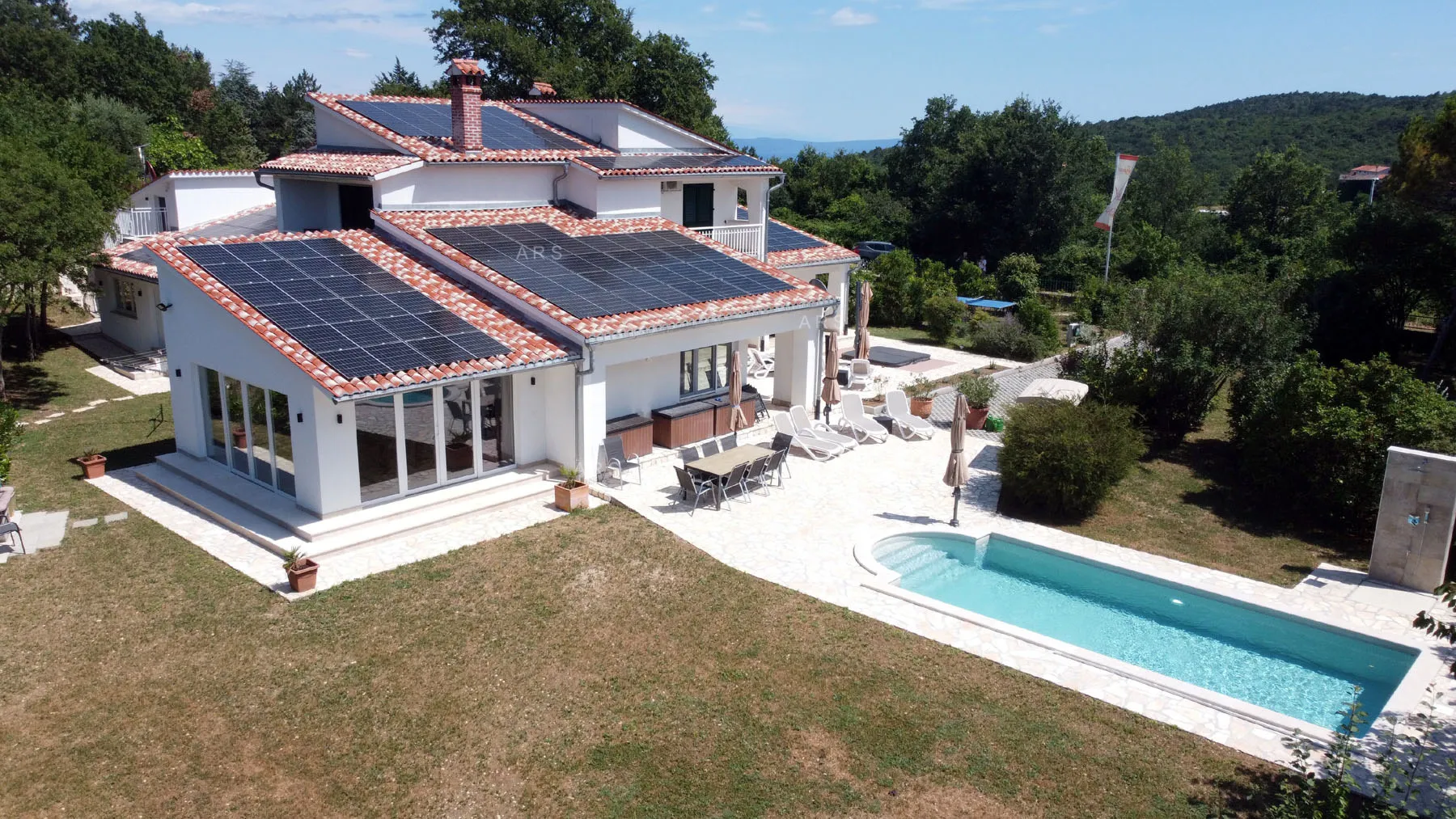 mediteranska rezidencija bezvremenskog luksuza - slika 3