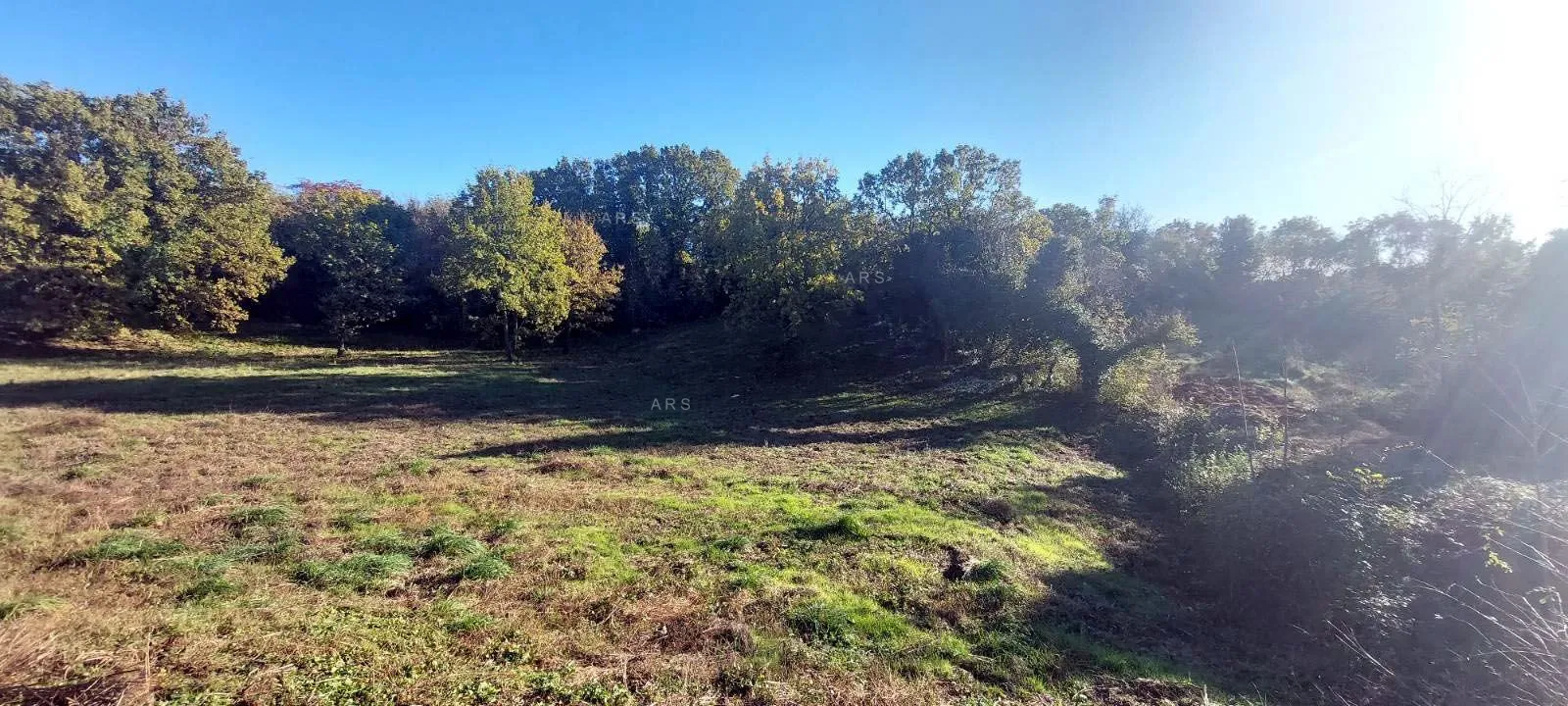 zemljište u malom naselju 3.5 km od mora - slika 39