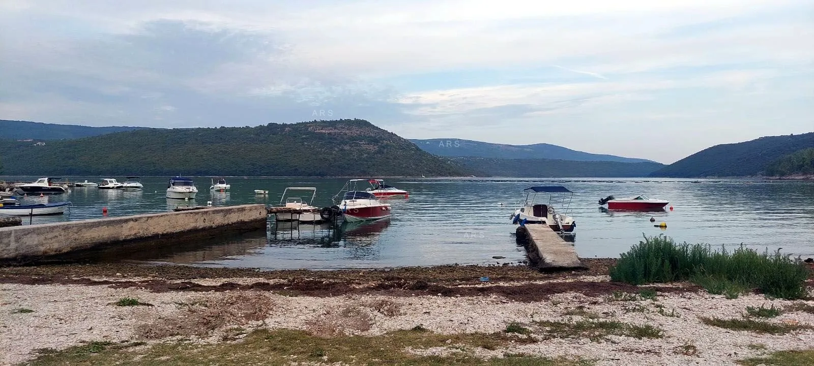 zemljište u malom naselju 3.5 km od mora - slika 7