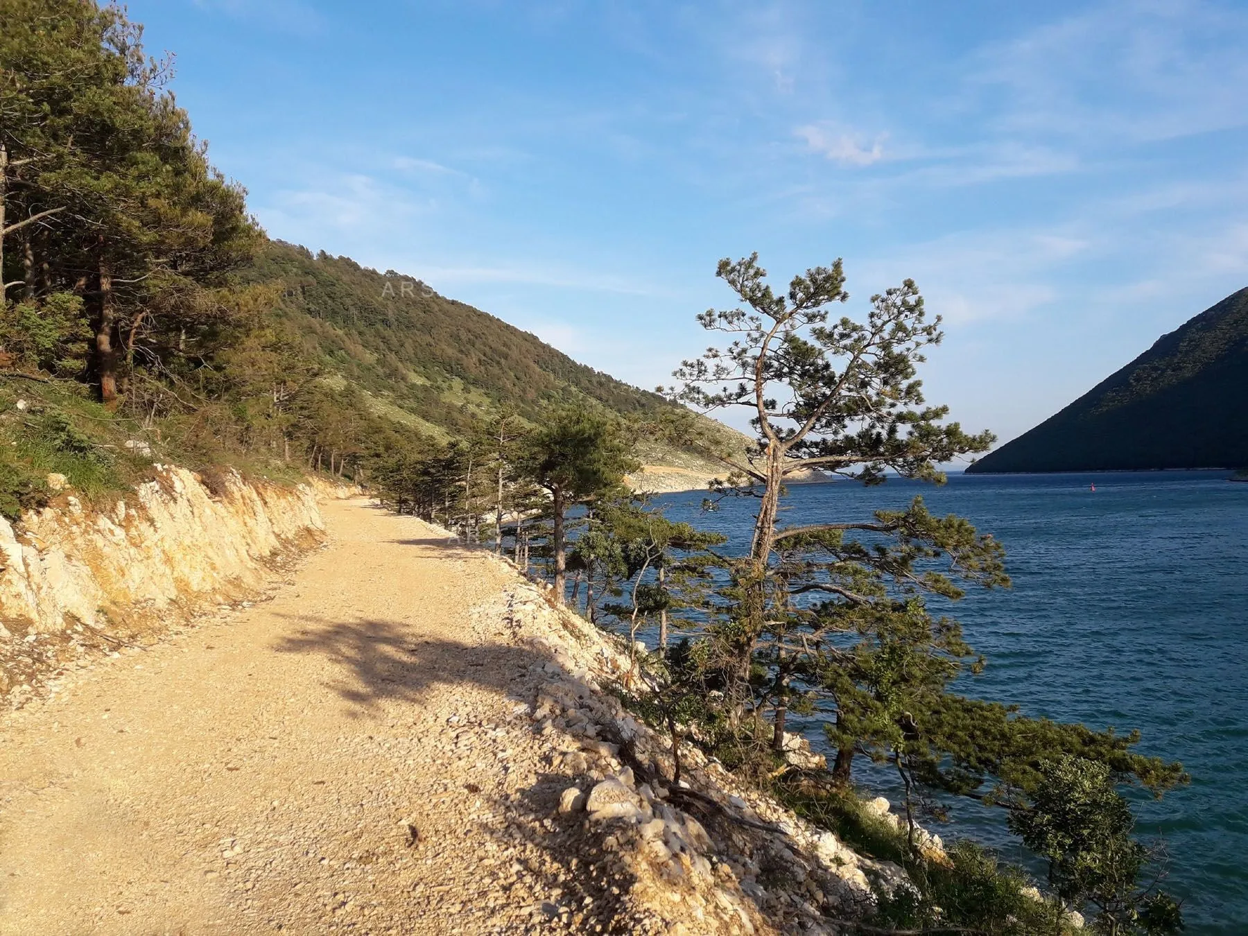 velika parcela s lijepim pogledom na planine - slika 12