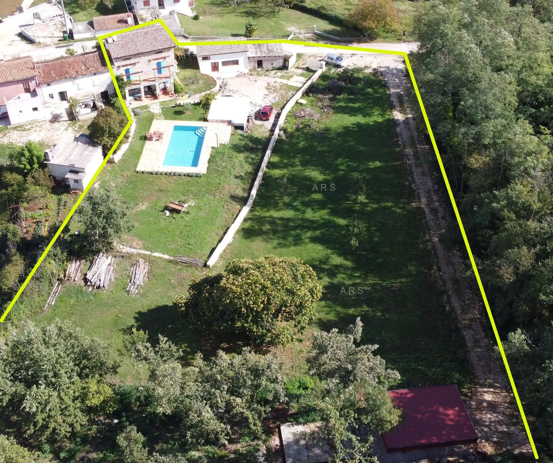 elegantno obnovljena kamena kuća s velikim zemljištem - slika 2