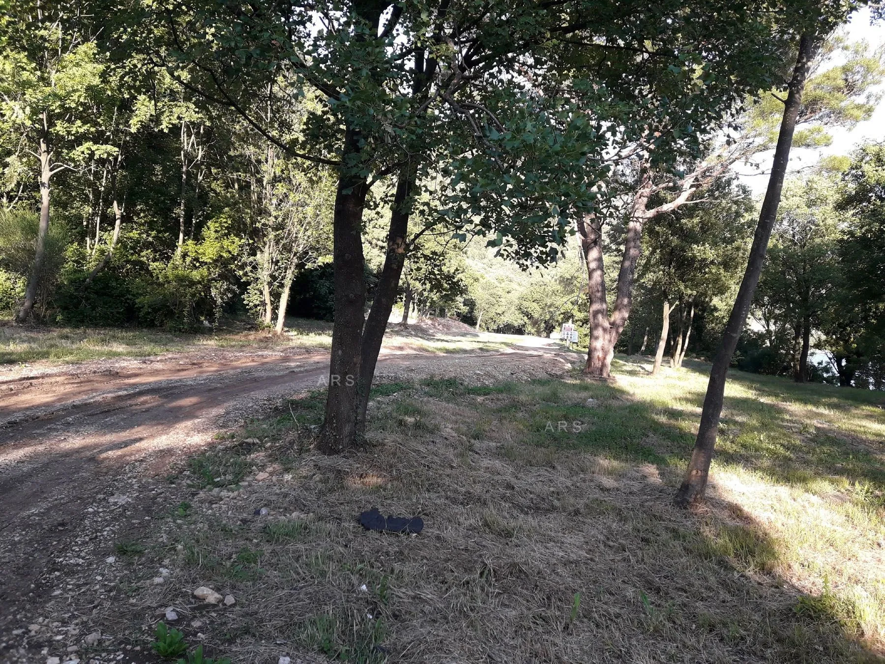 velika parcela s lijepim pogledom na planine - slika 11