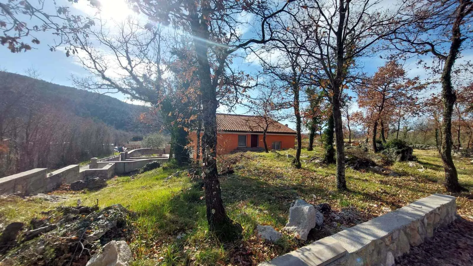 prekrasna mala prizemnica – privatnost i obiteljski komfor - slika 24