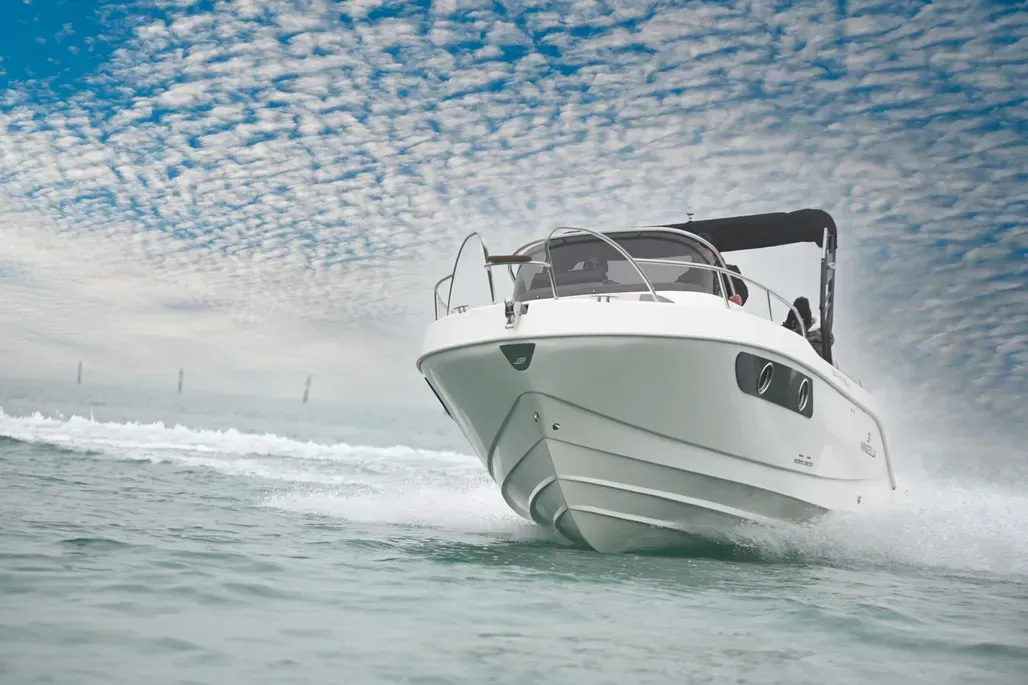 najam broda - mingolla brava 28 wa - 350hp (2025) - slika 6