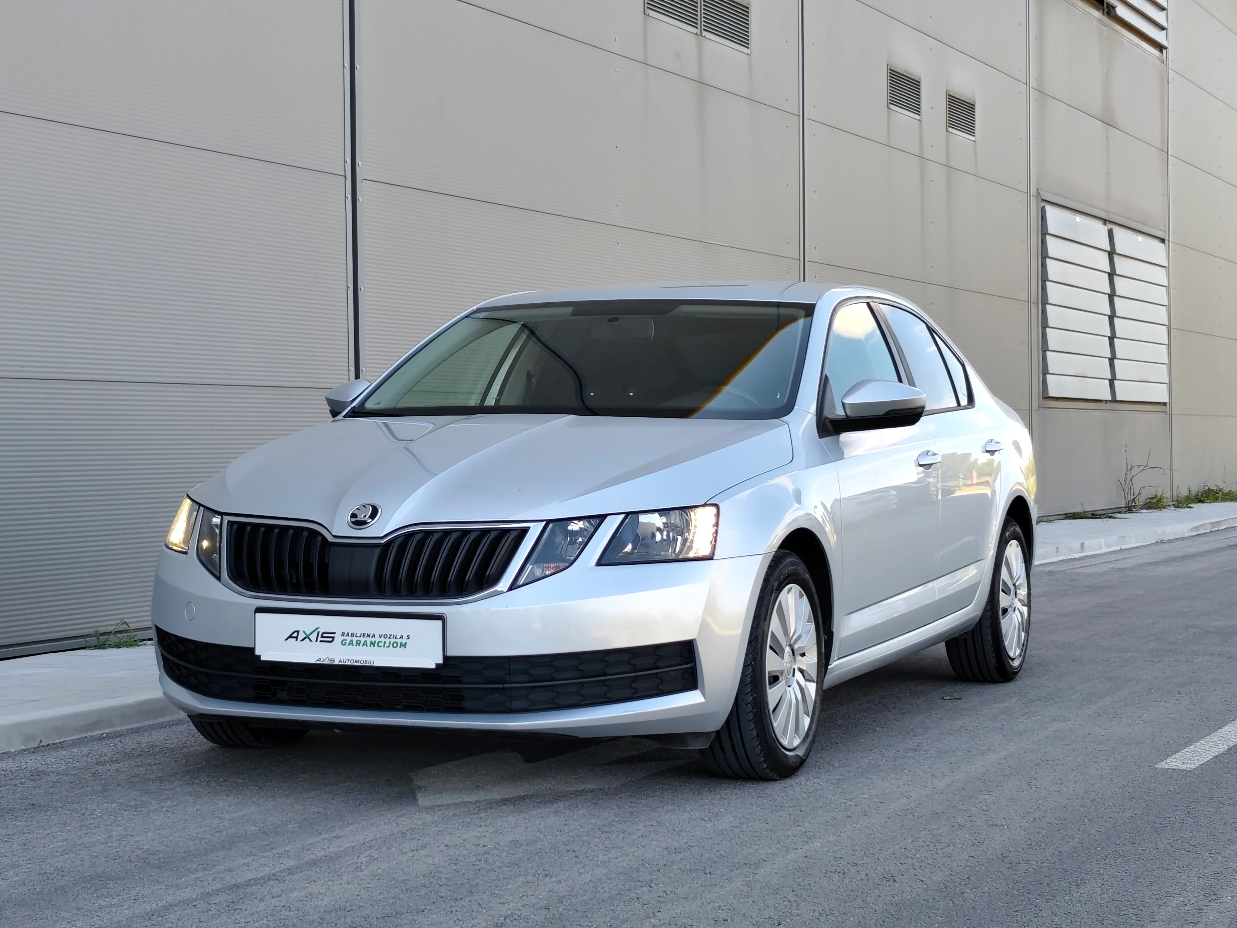 škoda octavia 1,6 tdi simply |hr auto |veliki servsi |odlično stanje - slika 2