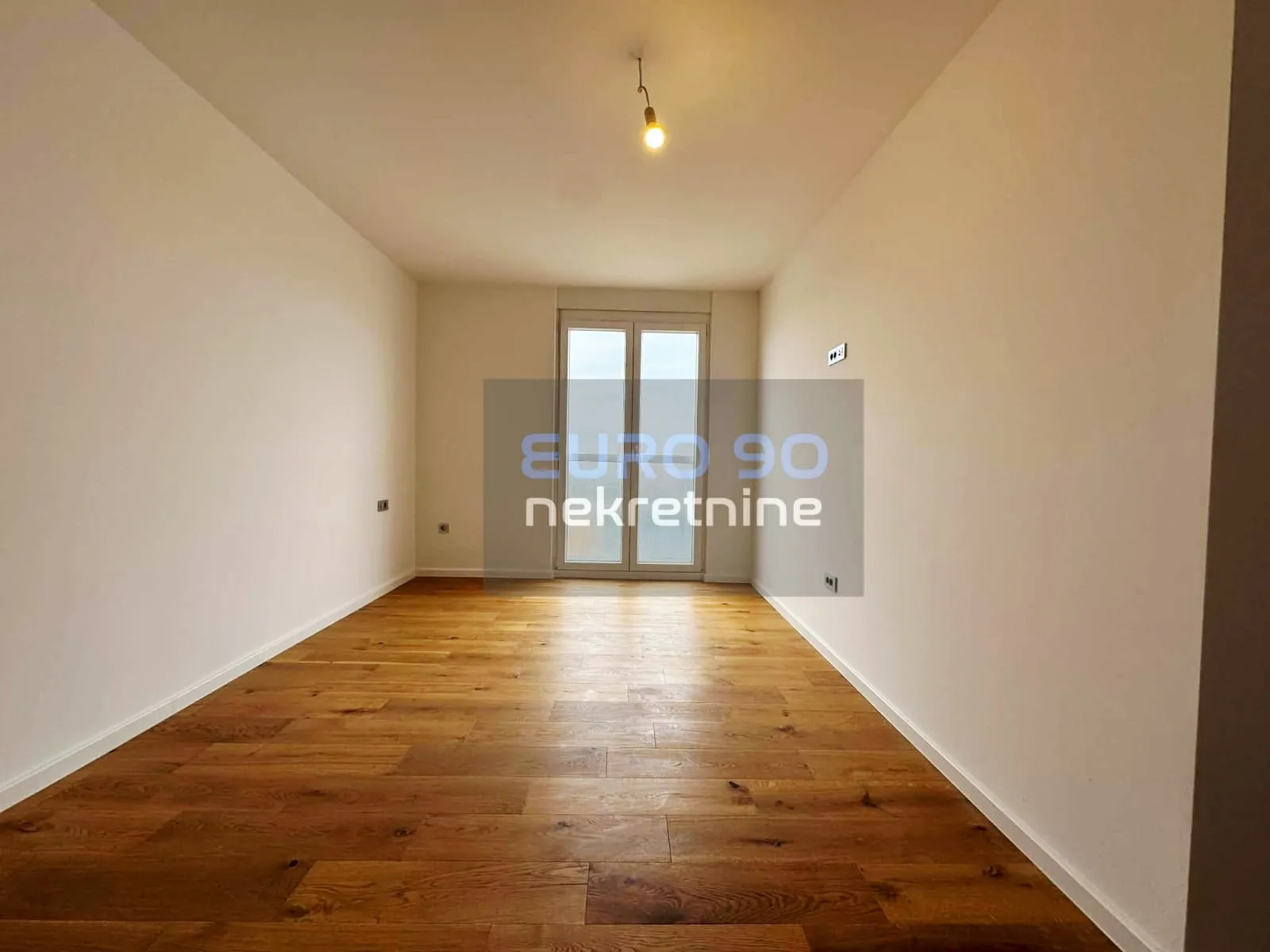 zadar/branimirova obala-renoviran dvosoban stan s liftom,60m2,lokacija - slika 18